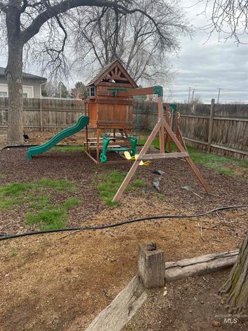 743 Lawrence Ave, Twin Falls, ID 83301