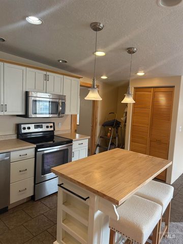 743 Lawrence Ave, Twin Falls, ID 83301