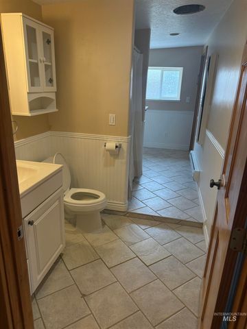 743 Lawrence Ave, Twin Falls, ID 83301