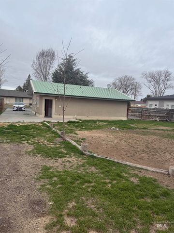 743 Lawrence Ave, Twin Falls, ID 83301