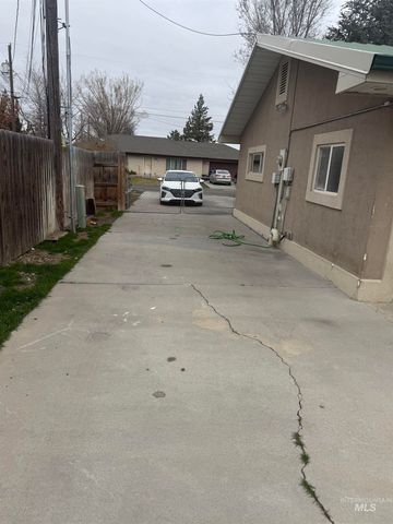 743 Lawrence Ave, Twin Falls, ID 83301