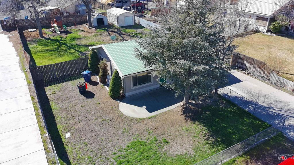 743 Lawrence Ave, Twin Falls, ID 83301