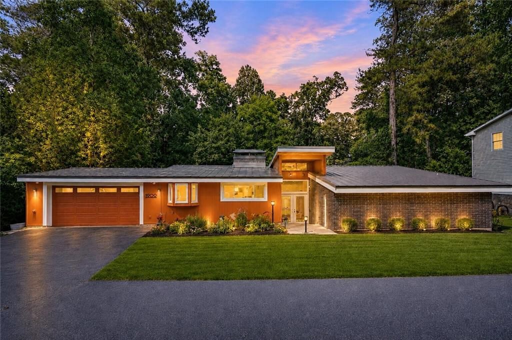 Image 1 of property listing at 1989 N Ridgeway NE, Atlanta, GA 30345