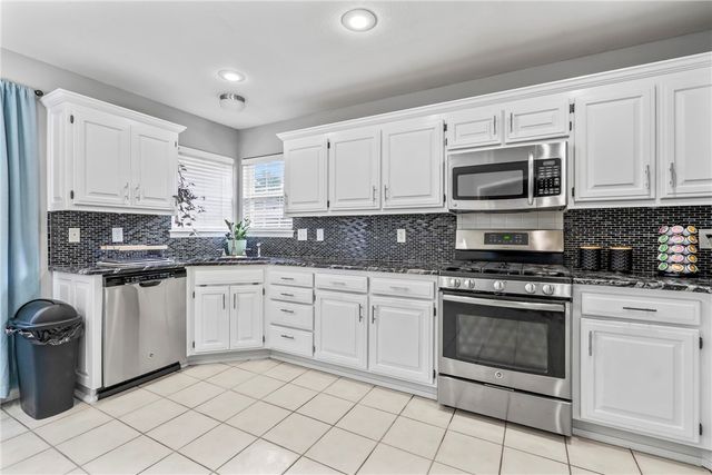 4002 SW Hansom Loop, Bentonville, AR 72712