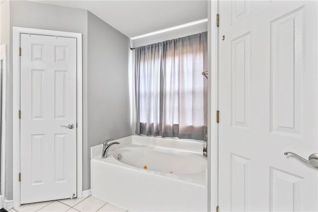 4002 SW Hansom Loop, Bentonville, AR 72712