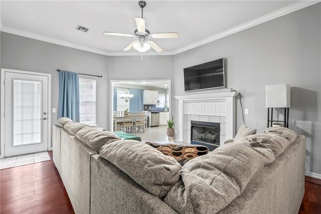 4002 SW Hansom Loop, Bentonville, AR 72712