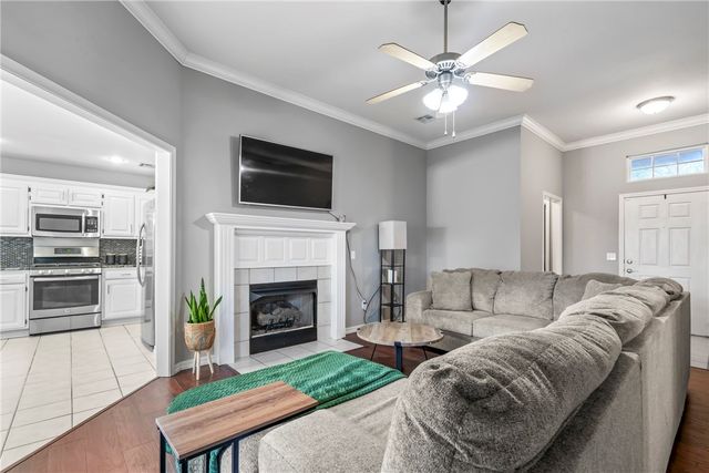 4002 SW Hansom Loop, Bentonville, AR 72712