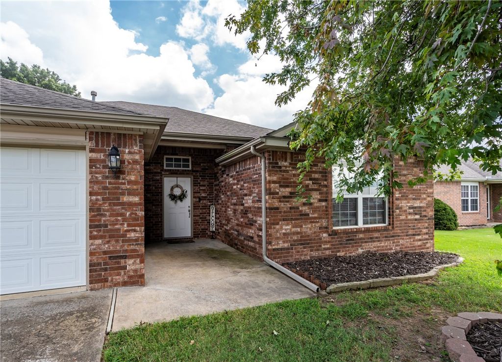 4002 SW Hansom Loop, Bentonville, AR 72712