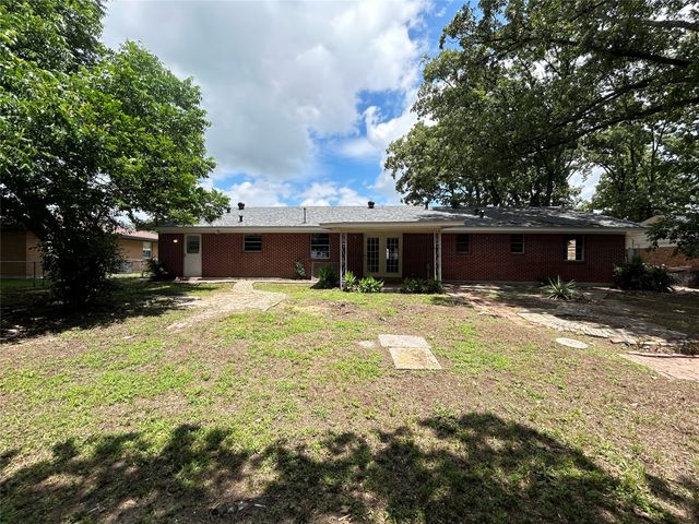 632 Lee Street, Sulphur Springs, TX 75482