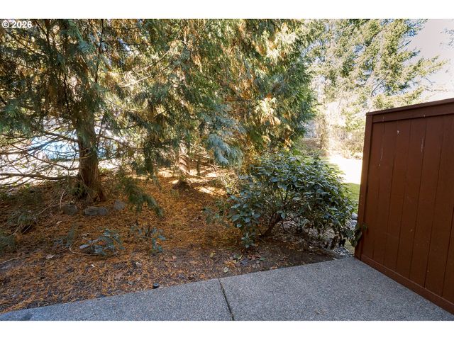 15480 Sw SPARROW Loop 102, Beaverton, OR 97007