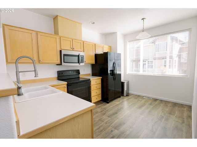 15480 Sw SPARROW Loop 102, Beaverton, OR 97007