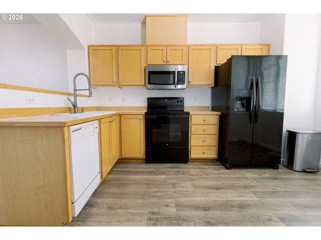 15480 Sw SPARROW Loop 102, Beaverton, OR 97007