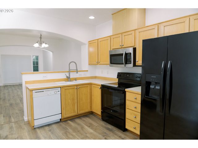 15480 Sw SPARROW Loop 102, Beaverton, OR 97007