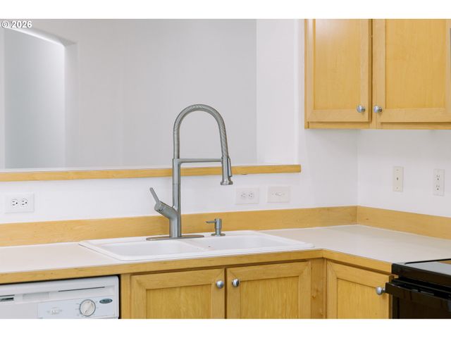 15480 Sw SPARROW Loop 102, Beaverton, OR 97007