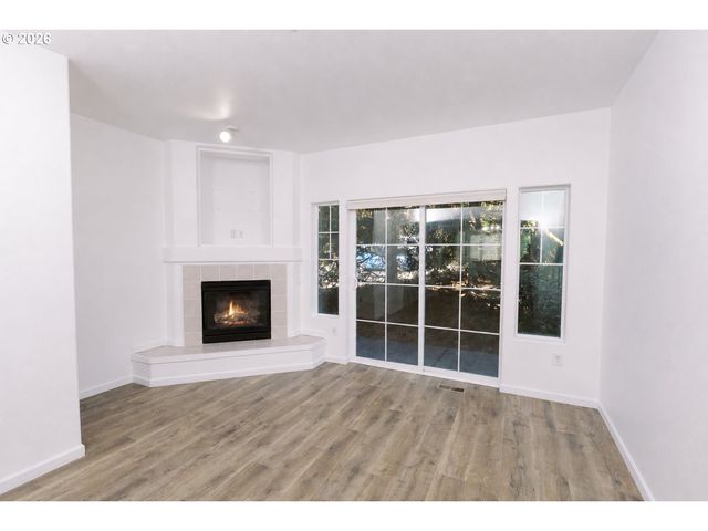 15480 Sw SPARROW Loop 102, Beaverton, OR 97007