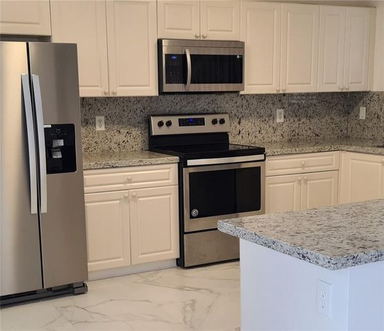 7301 NW 173RD Drive NW 101, Hialeah, FL 33015