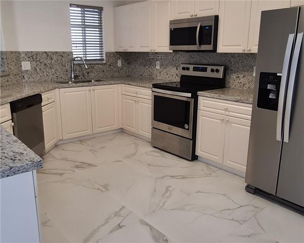 7301 NW 173RD Drive NW 101, Hialeah, FL 33015