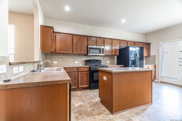 240 LIMESTONE CRK, New Braunfels, TX 78130