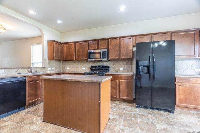 240 LIMESTONE CRK, New Braunfels, TX 78130