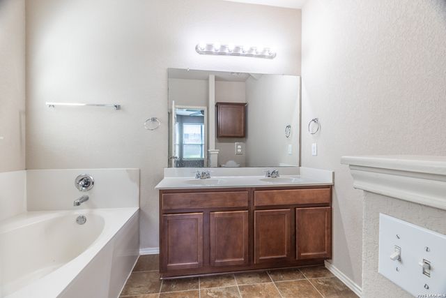 240 LIMESTONE CRK, New Braunfels, TX 78130