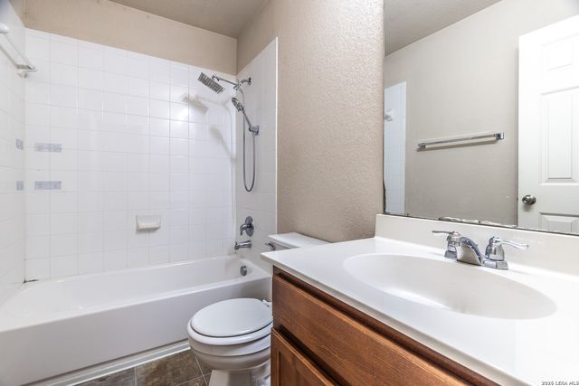 240 LIMESTONE CRK, New Braunfels, TX 78130