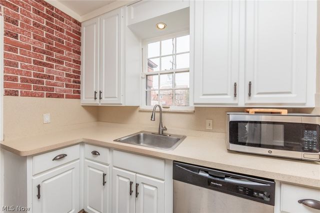 3881 Grenville Road, University Heights, OH 44118