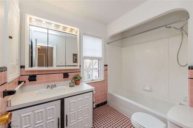 3881 Grenville Road, University Heights, OH 44118