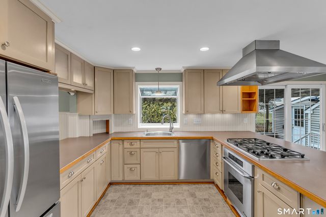 22 Indian Drive, Clinton, CT 06413