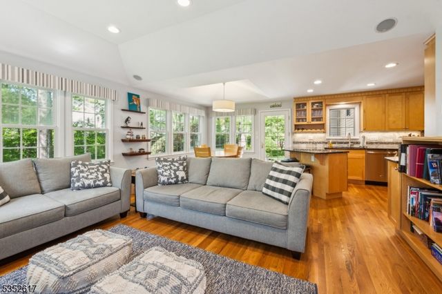 47 Dogwood Ln, New Providence Boro, NJ 07974