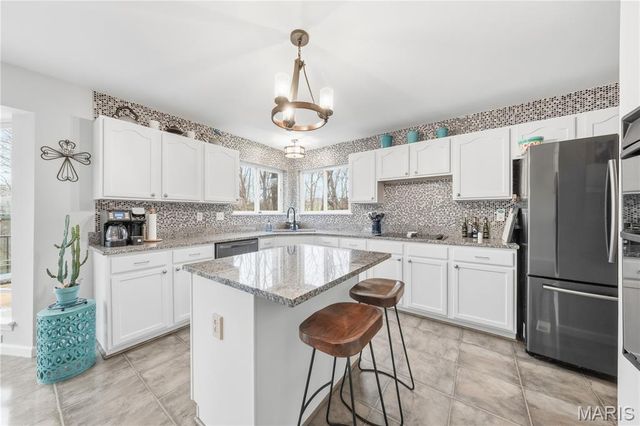 2245 Meadow Forest Drive, Pacific, MO 63069