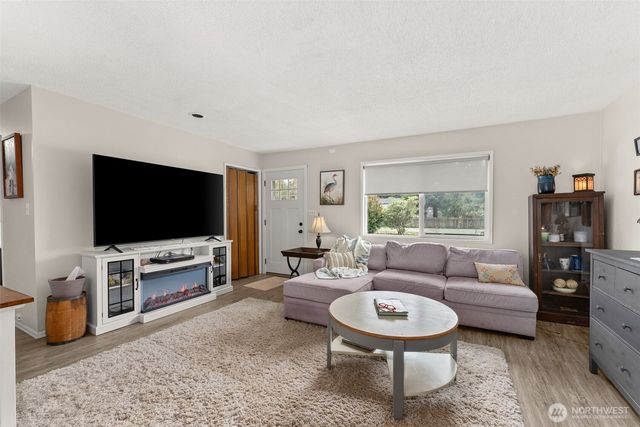 16 Harrison Street, South Bend, WA 98586