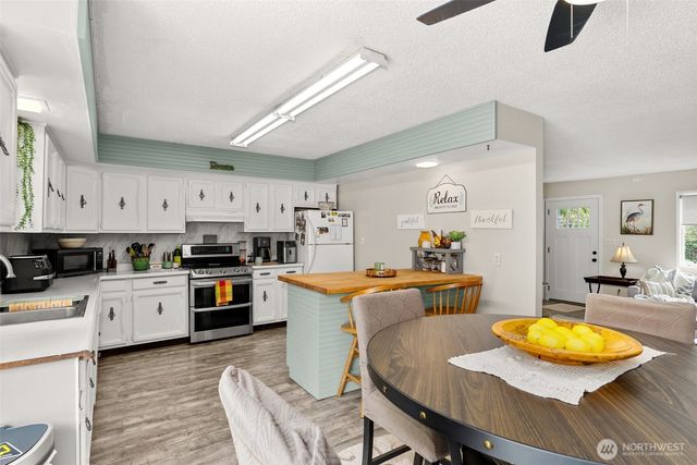 16 Harrison Street, South Bend, WA 98586