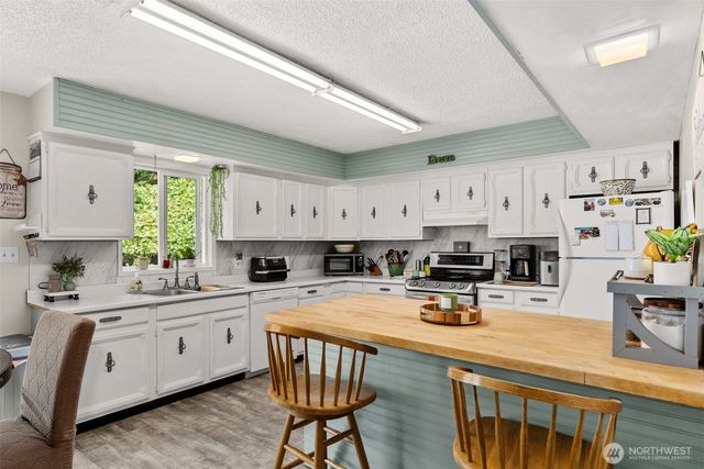 16 Harrison Street, South Bend, WA 98586