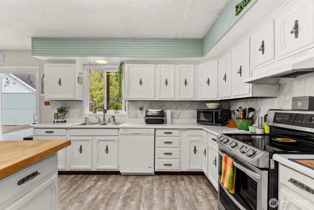 16 Harrison Street, South Bend, WA 98586