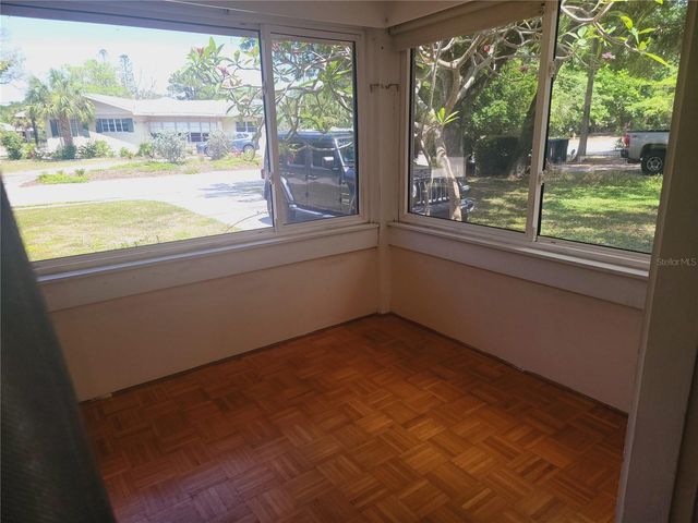 2207 FLORIDA AVENUE S, St Petersburg, FL 33705