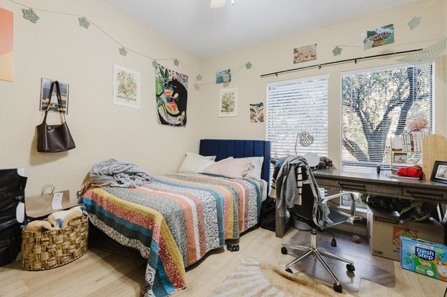 1910 Robbins PL 207, Austin, TX 78705