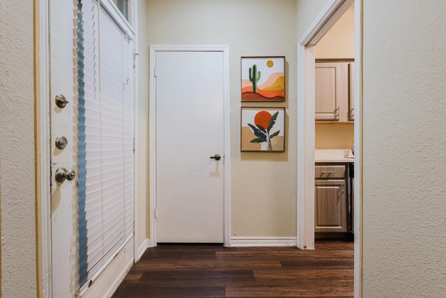 1910 Robbins PL 207, Austin, TX 78705