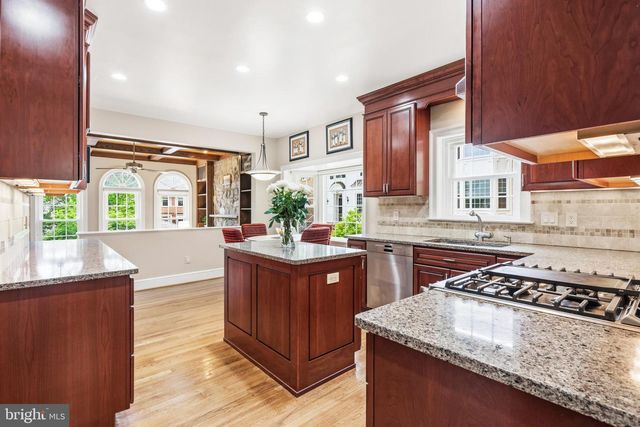 8015 QUARRY RIDGE WAY, Bethesda, MD 20817