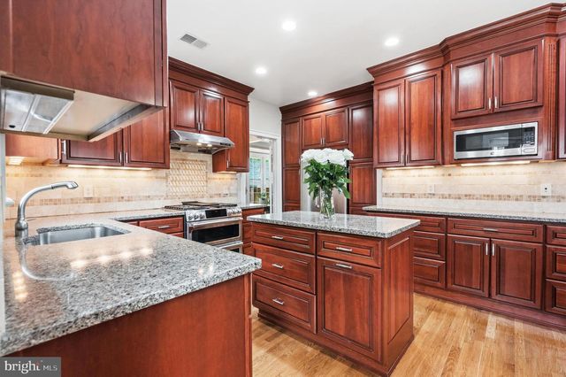 8015 QUARRY RIDGE WAY, Bethesda, MD 20817