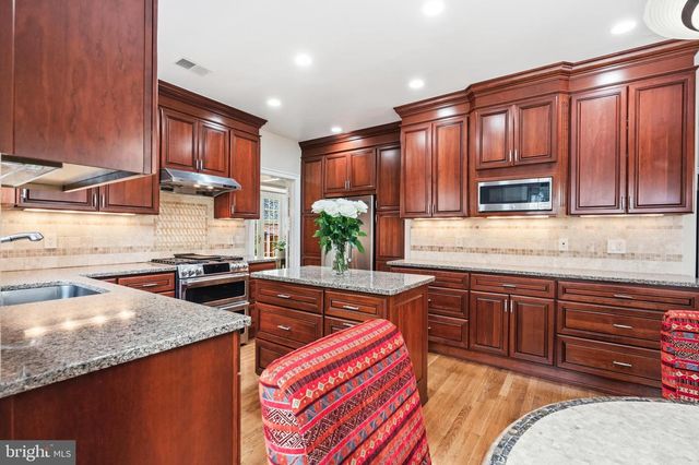 8015 QUARRY RIDGE WAY, Bethesda, MD 20817