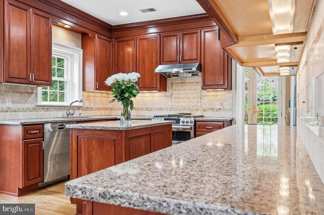 8015 QUARRY RIDGE WAY, Bethesda, MD 20817