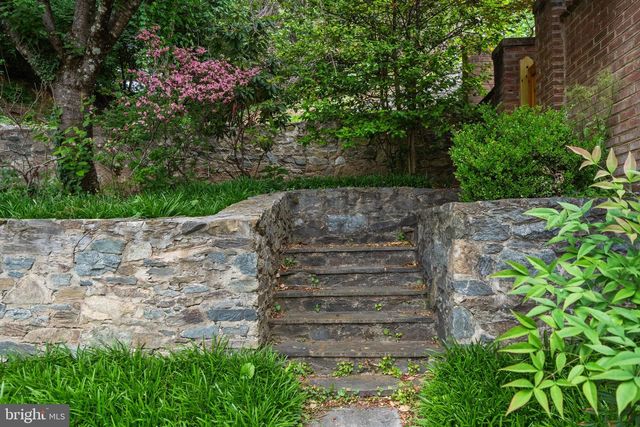 8015 QUARRY RIDGE WAY, Bethesda, MD 20817