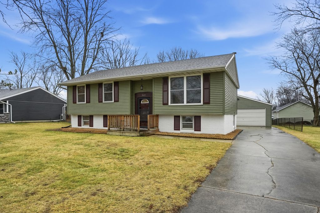 715 Cheyenne Drive, Lowell, IN 46356