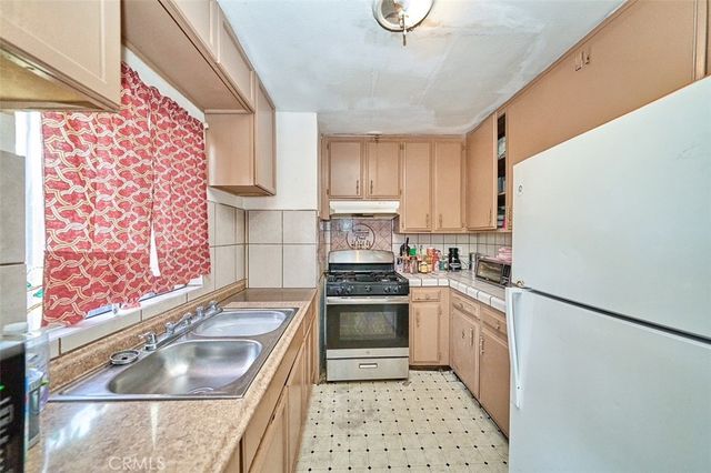 1011 W Avenue H12, Lancaster, CA 93534