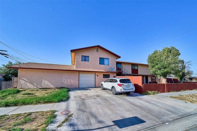 1011 W Avenue H12, Lancaster, CA 93534