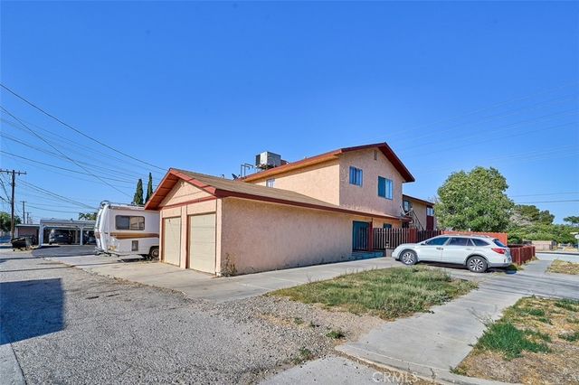 1011 W Avenue H12, Lancaster, CA 93534
