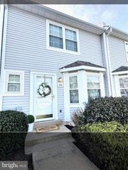 304 HUNTINGTON CT #62, West Chester, PA 19380