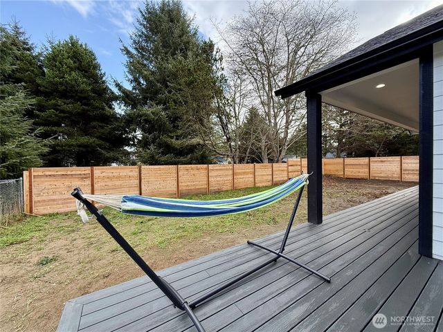 716 Island Circle SE, Ocean Shores, WA 98569