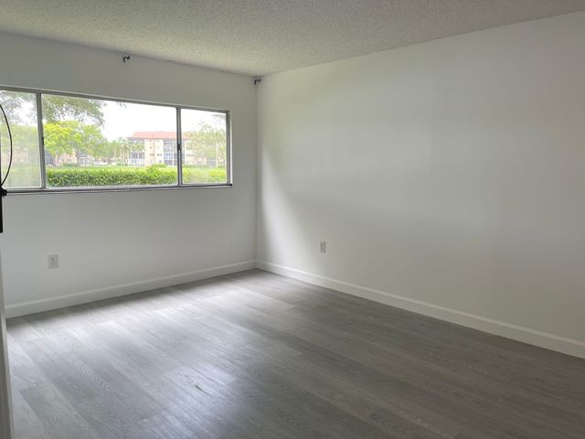 13700 SW 11th St 106A, Pembroke Pines, FL 33027