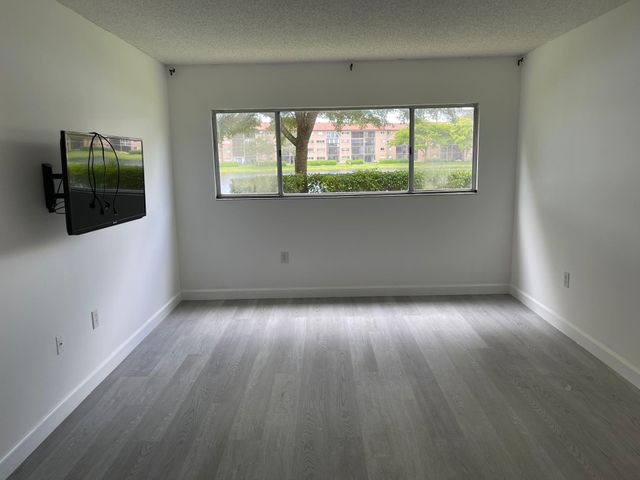 13700 SW 11th St 106A, Pembroke Pines, FL 33027